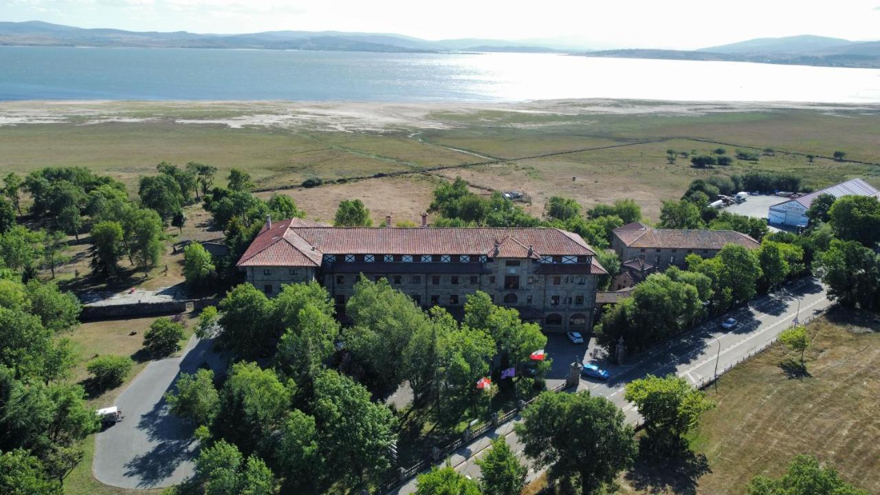 Balneario De Corconte Hotel Cabanas de Virtus Bagian luar foto